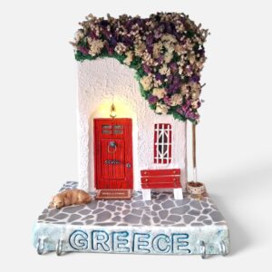 χειροποίητη κατασκευή νησιότικη πόρτα με σκυλάκι, παγκάκι και φως